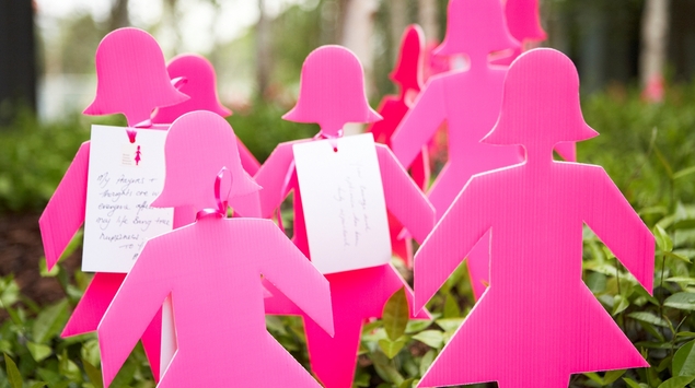 Mini field of women.jpg Mini field of women.jpg